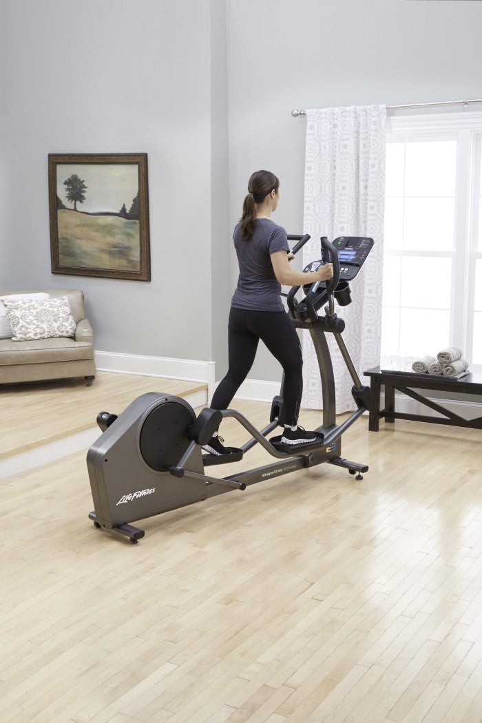 Life Fitness - E3 Track Connect Elliptical Cross Trainer Cardio
