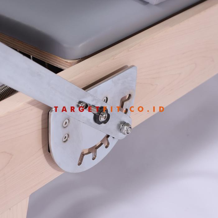 BLOOMS CORE TRAINING REFORMER MAPLE BS-M10 / PILATES REFORMER