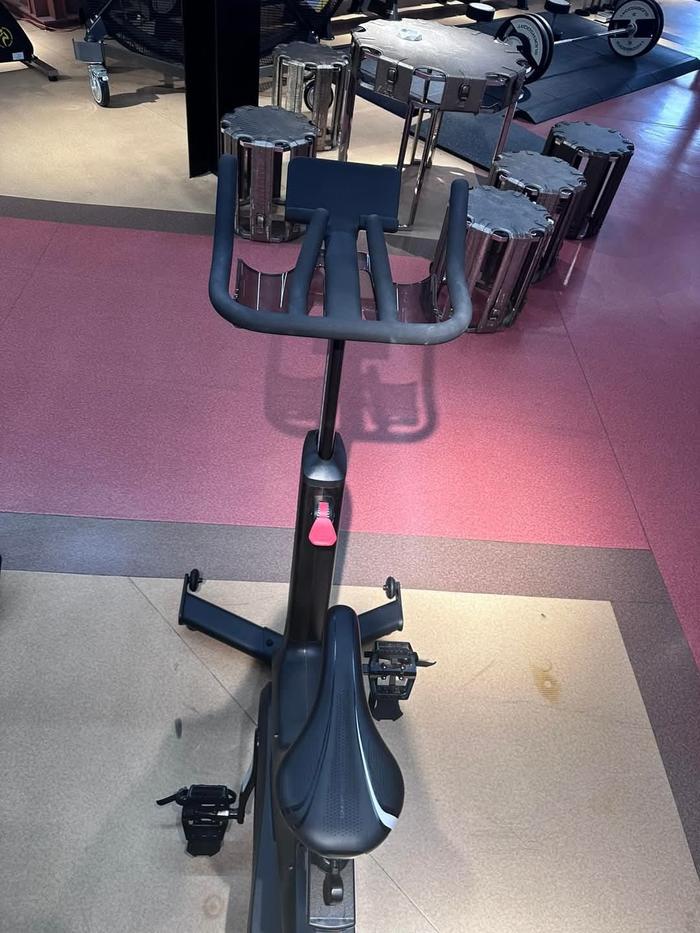 Spining Bike dhz S300 black series  Exercise Bike Gym Equipment Commercial Gym Use Spine Cycling spinning Bike