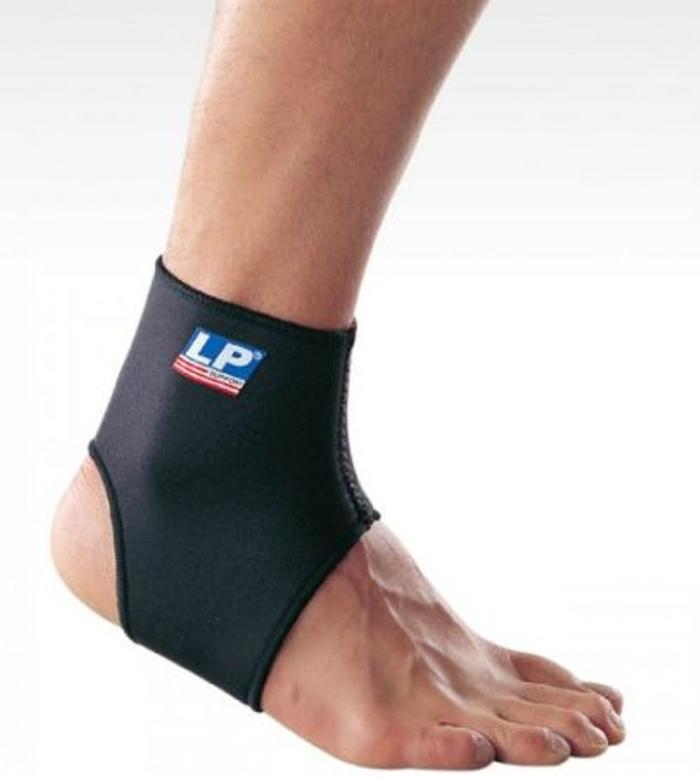 LP SUPPORT  ANKLE  LP-704 - HITAM, M