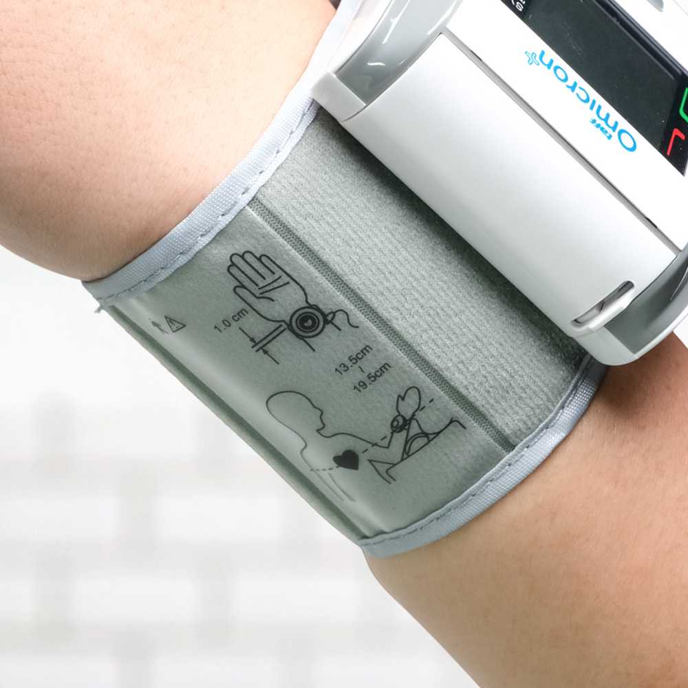 TaffOmicron Tensimeter Digital Pengukur Tekanan Darah Wrist Monitor - YK-BPW1